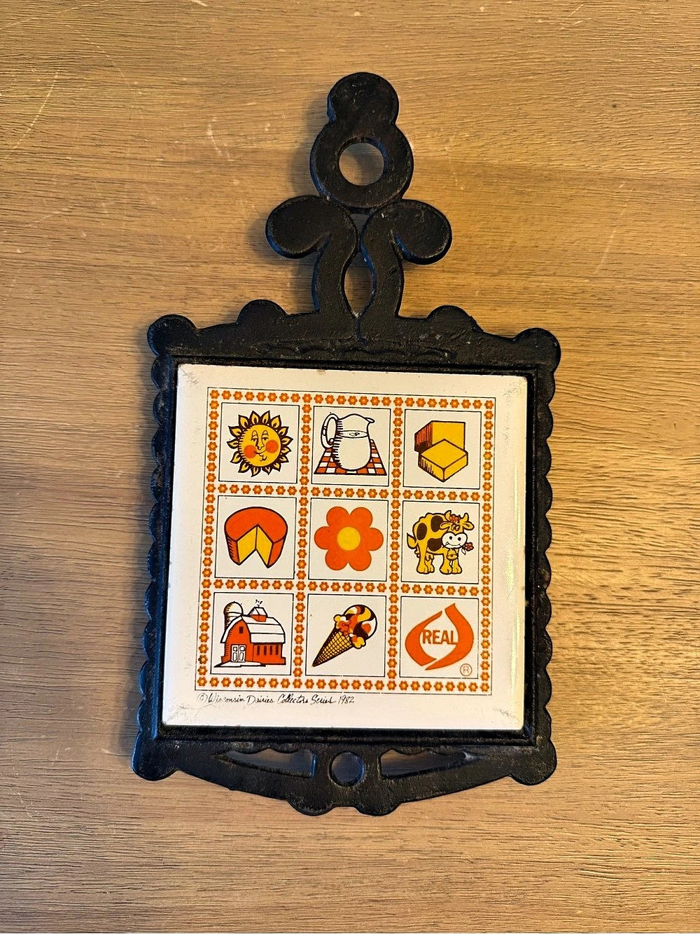 VINTAGE WISCONSIN DAIRIES COLLECTOR'S SERIES CERAMIC TILE/TRIVET 1982